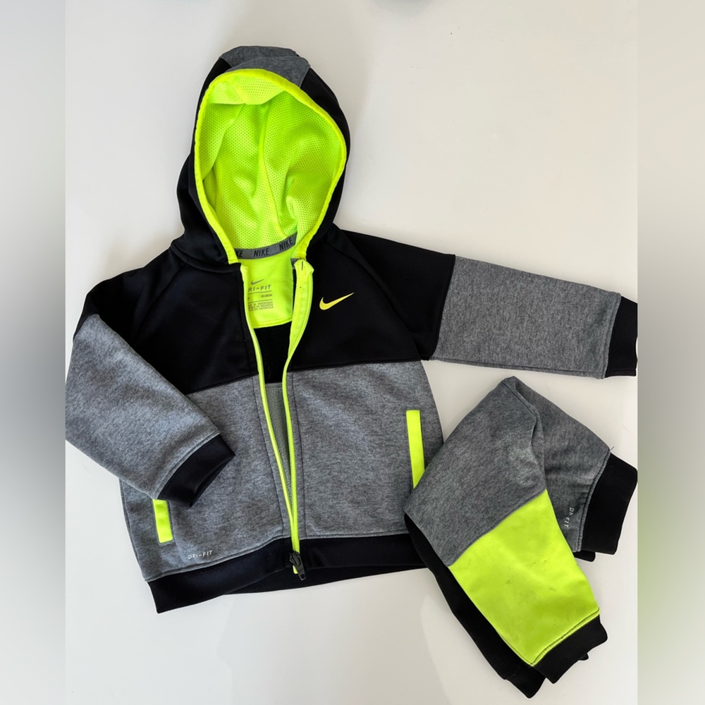 Nike dry fit two-piece set